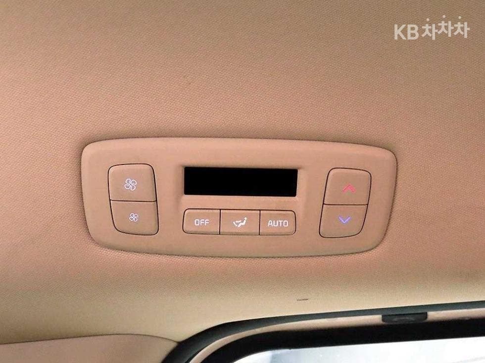 Kia Carnival 4th generationD2.2 9-seater Prestige - 17