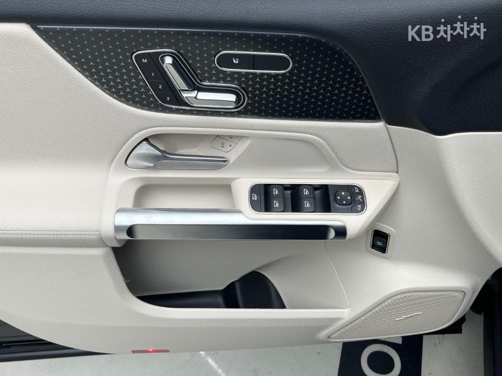 Mercedes-Benz EQB (X243)EQB 300 4Matic Pro그레시브 - 11