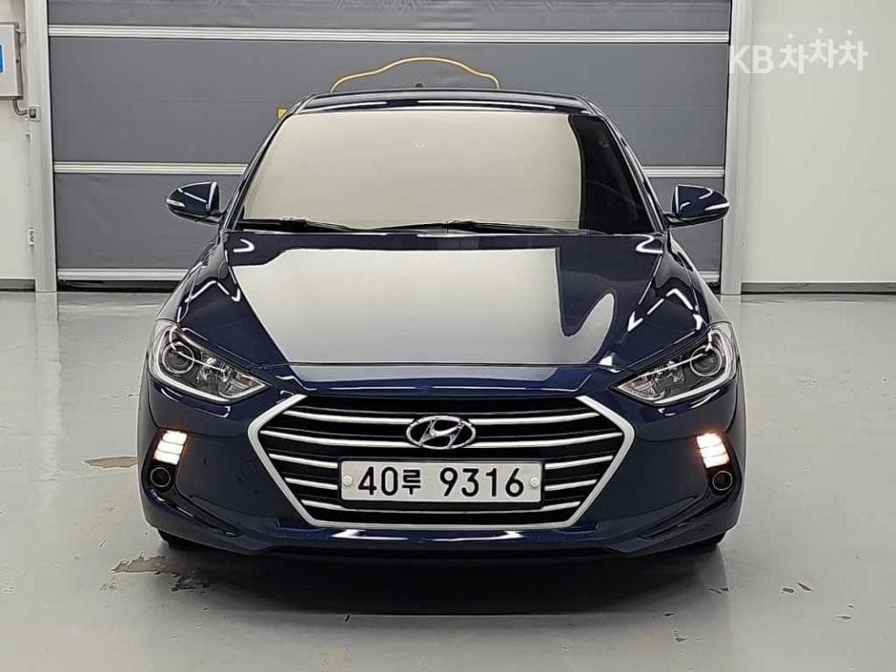 Hyundai Avante (Elantra)AD1.6 e-VGT Smart - 2
