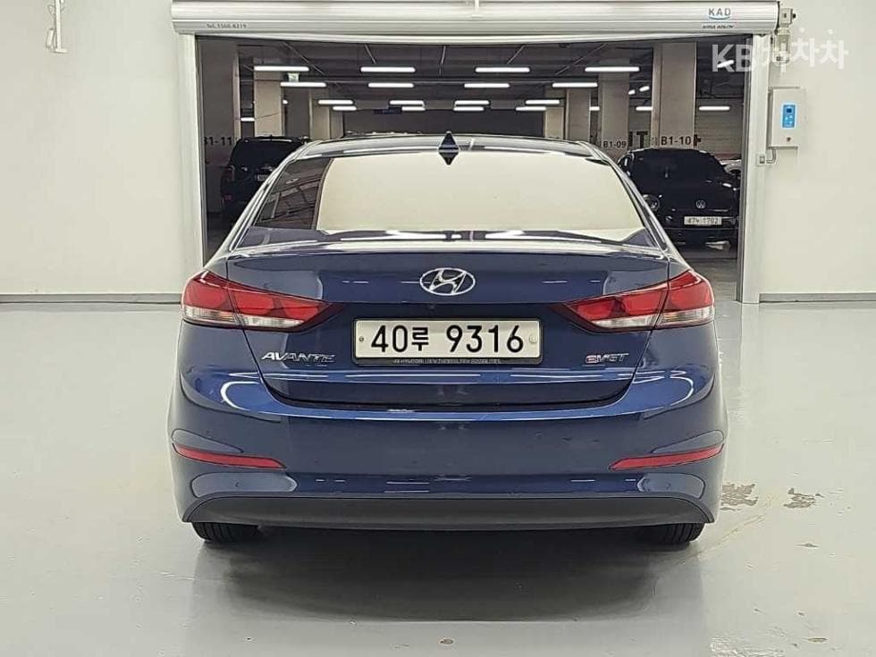Hyundai Avante (Elantra)AD1.6 e-VGT Smart - 3