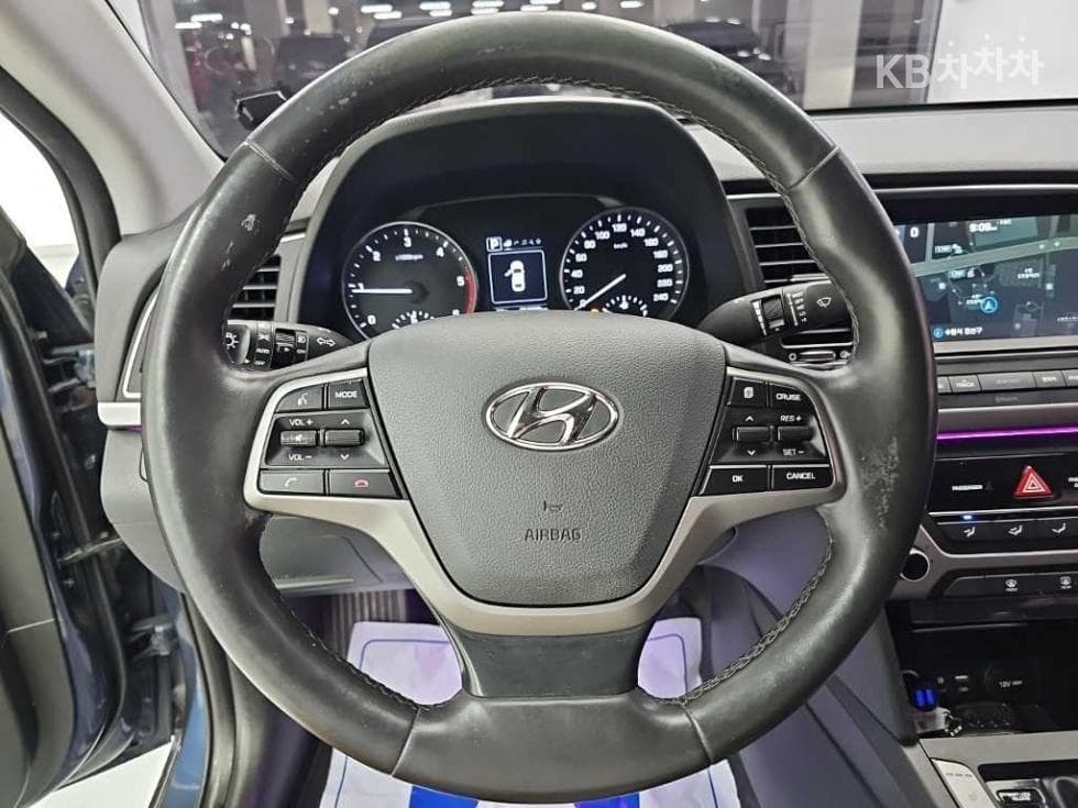 Hyundai Avante (Elantra)AD1.6 e-VGT Smart - 9