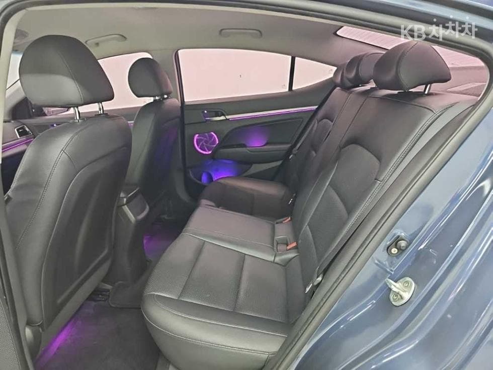 Hyundai Avante (Elantra)AD1.6 e-VGT Smart - 12