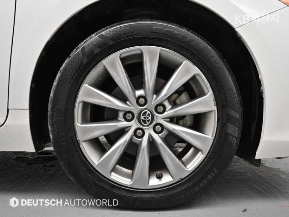 Toyota New Camry2.5L hybrid LE - 5