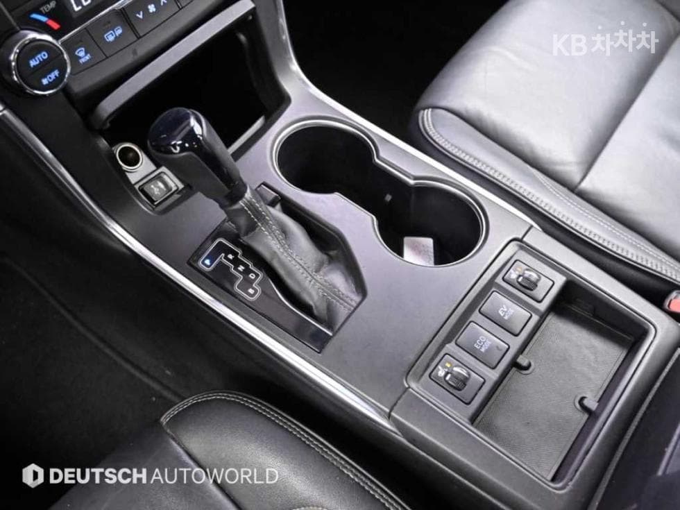 Toyota New Camry2.5L hybrid LE - 9