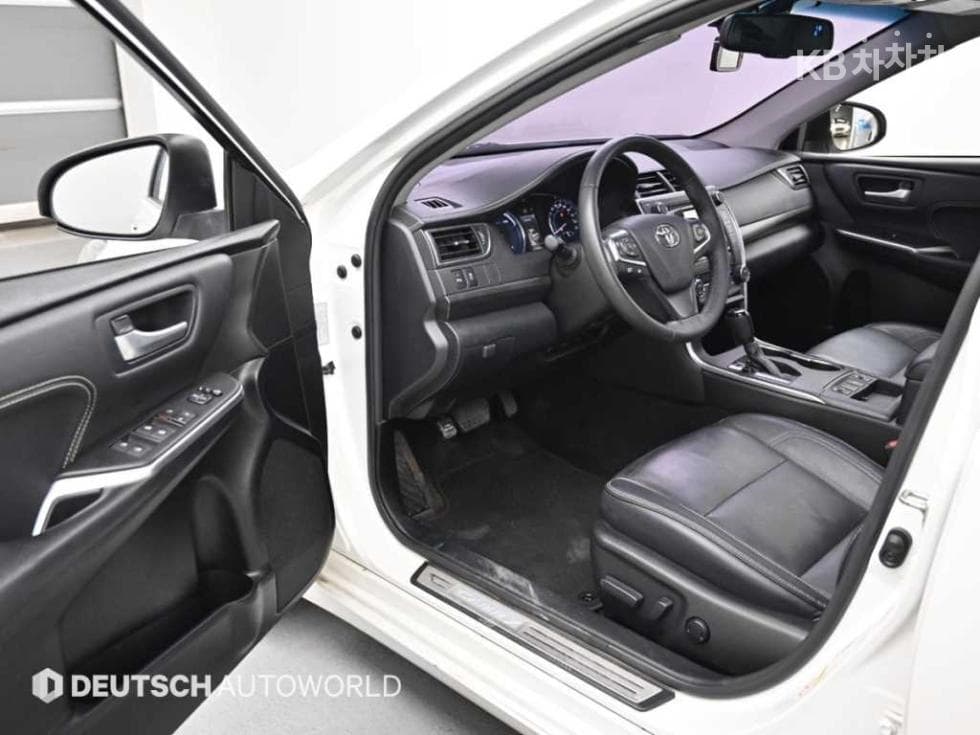 Toyota New Camry2.5L hybrid LE - 11