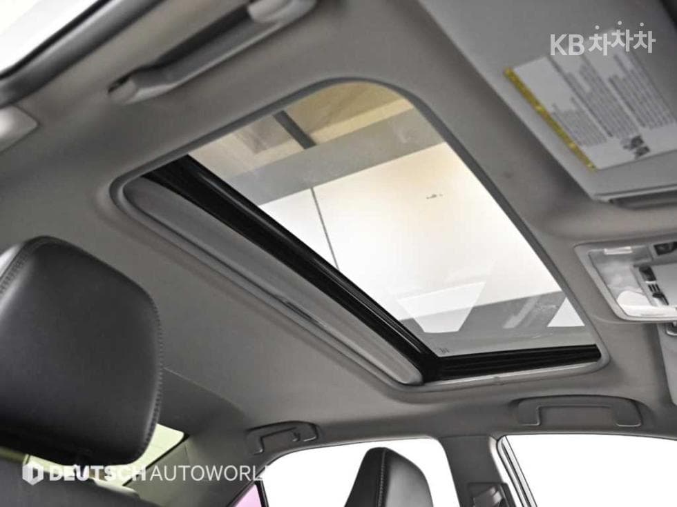 Toyota New Camry2.5L hybrid LE - 18