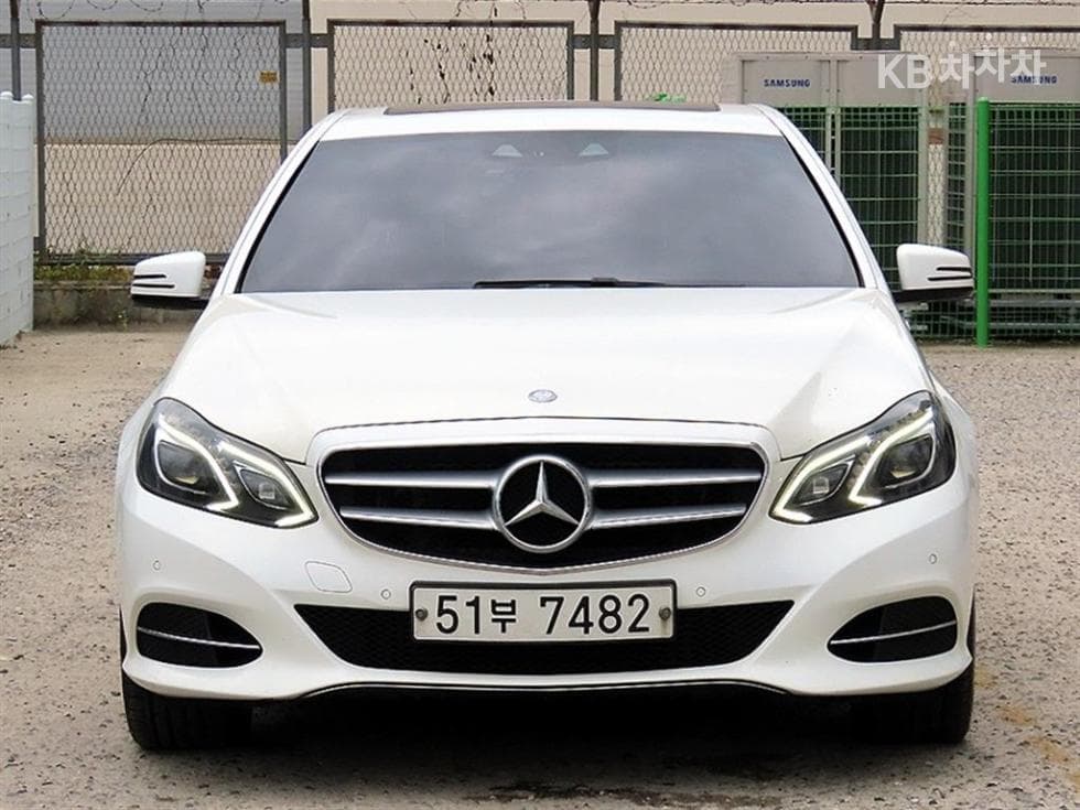 Mercedes-Benz Нов E-Клас E250 CDI 블루텍4매틱 블루텍 Авангард W212(14~) - Image 1