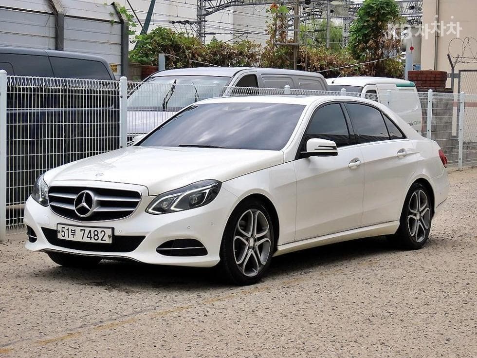 Mercedes-Benz Нов E-КласE250 CDI 블루텍4매틱 블루텍 Авангард W212 - 2