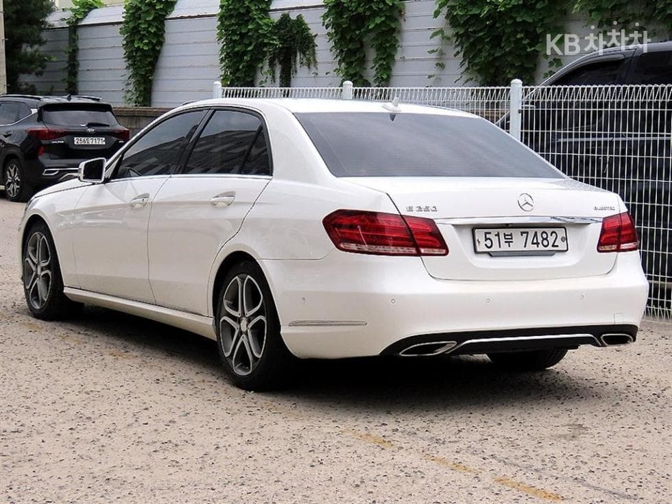 Mercedes-Benz Нов E-КласE250 CDI 블루텍4매틱 블루텍 Авангард W212 - 3