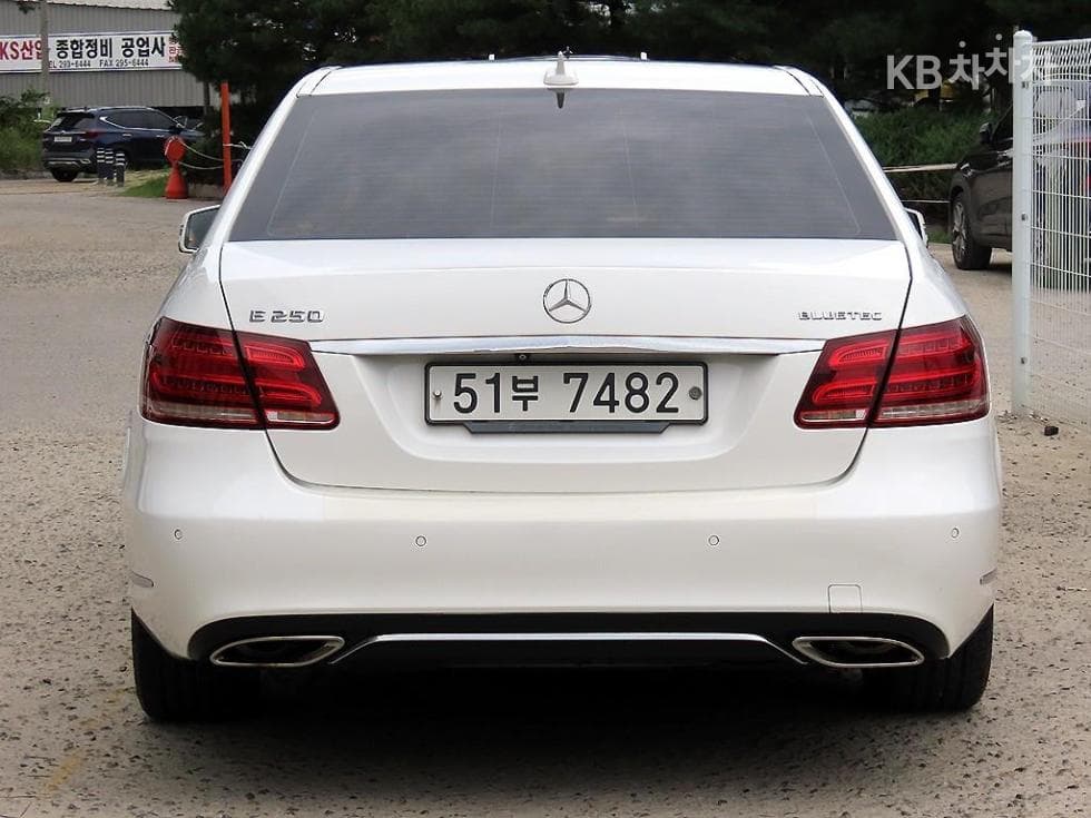 Mercedes-Benz Нов E-КласE250 CDI 블루텍4매틱 블루텍 Авангард W212 - 4