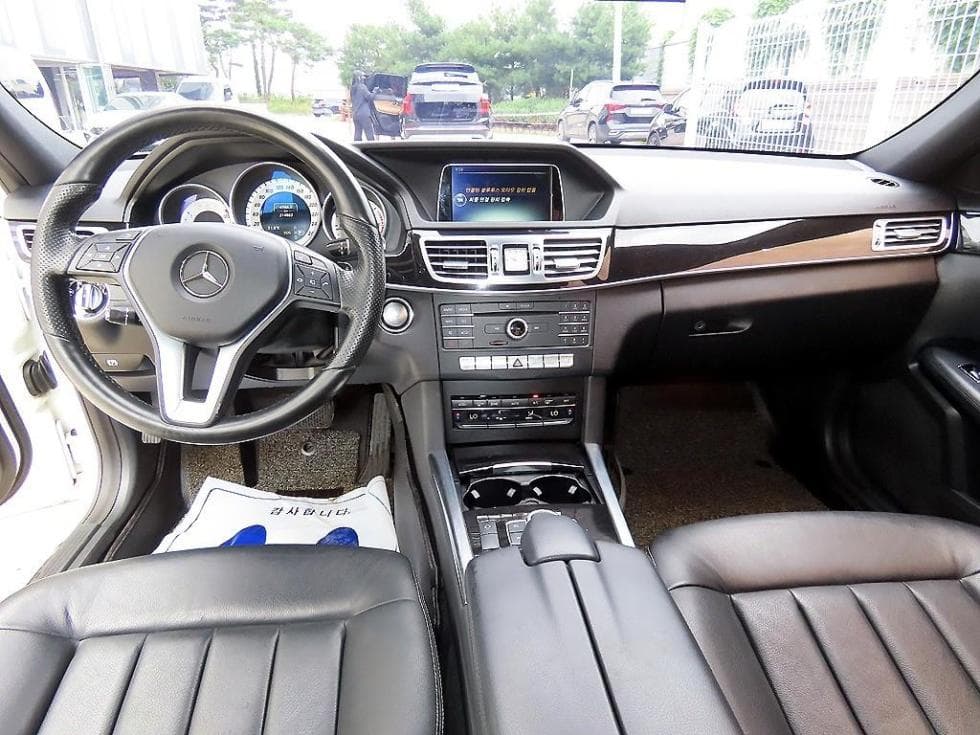 Mercedes-Benz Нов E-КласE250 CDI 블루텍4매틱 블루텍 Авангард W212 - 7