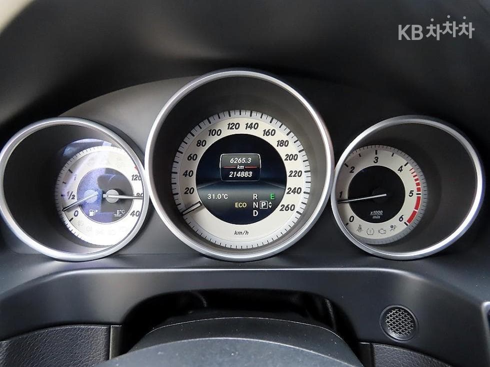 Mercedes-Benz Нов E-КласE250 CDI 블루텍4매틱 블루텍 Авангард W212 - 9