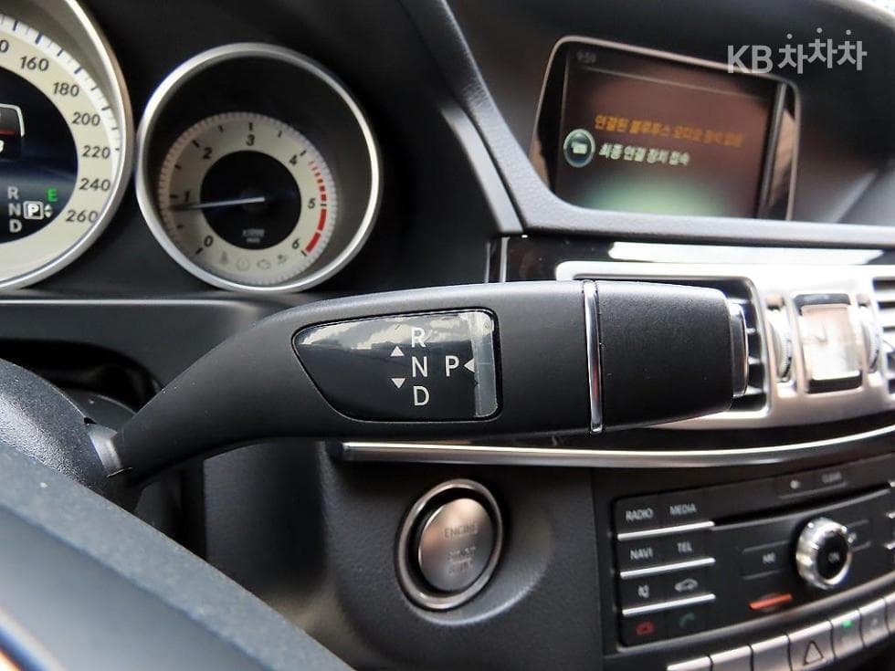Mercedes-Benz Нов E-КласE250 CDI 블루텍4매틱 블루텍 Авангард W212 - 10