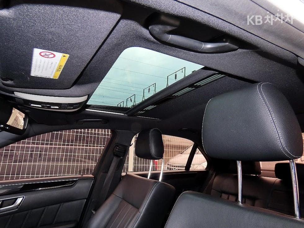 Mercedes-Benz Нов E-КласE250 CDI 블루텍4매틱 블루텍 Авангард W212 - 17