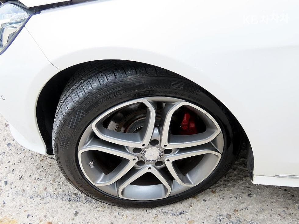 Mercedes-Benz Нов E-КласE250 CDI 블루텍4매틱 블루텍 Авангард W212 - 20