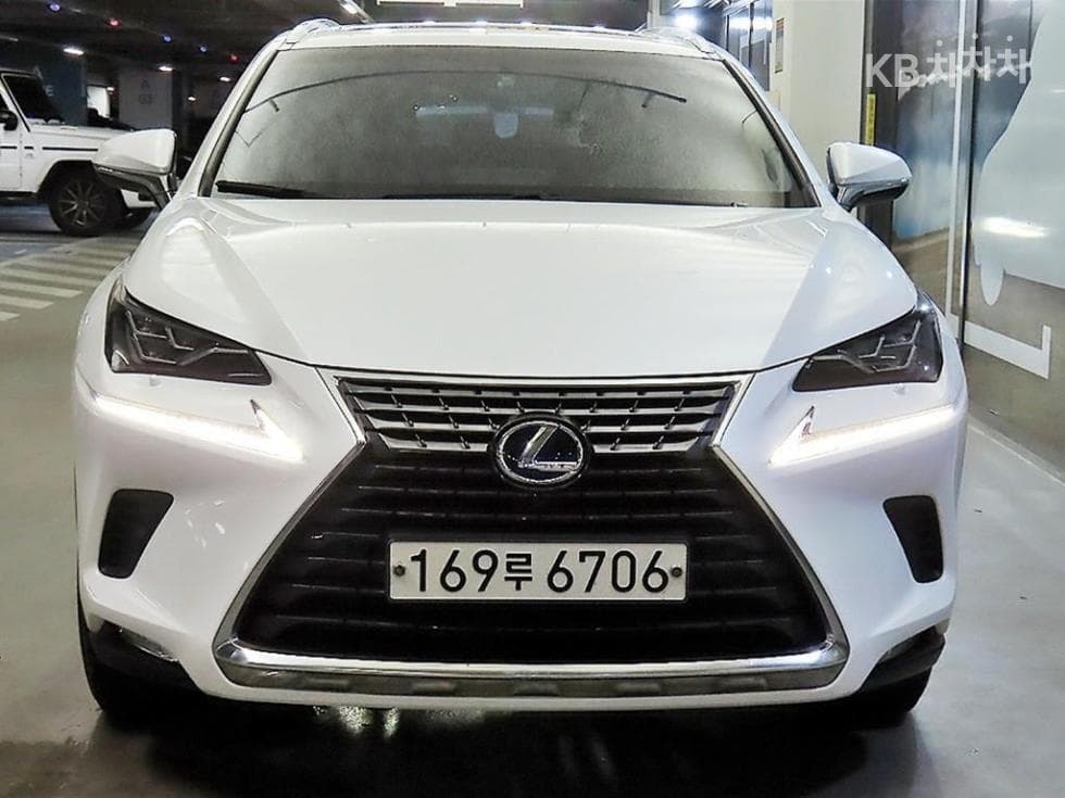 Lexus NX (Lexus SUV)300h Supreme (High Trim) - 2