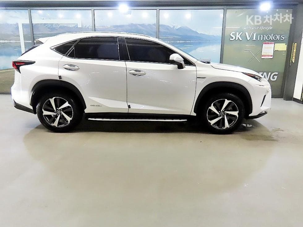 Lexus NX (Lexus SUV)300h Supreme (High Trim) - 3