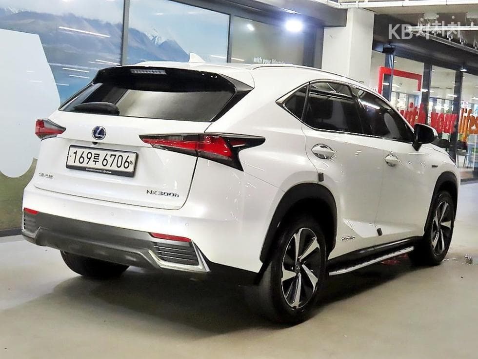 Lexus NX (Lexus SUV)300h Supreme (High Trim) - 4
