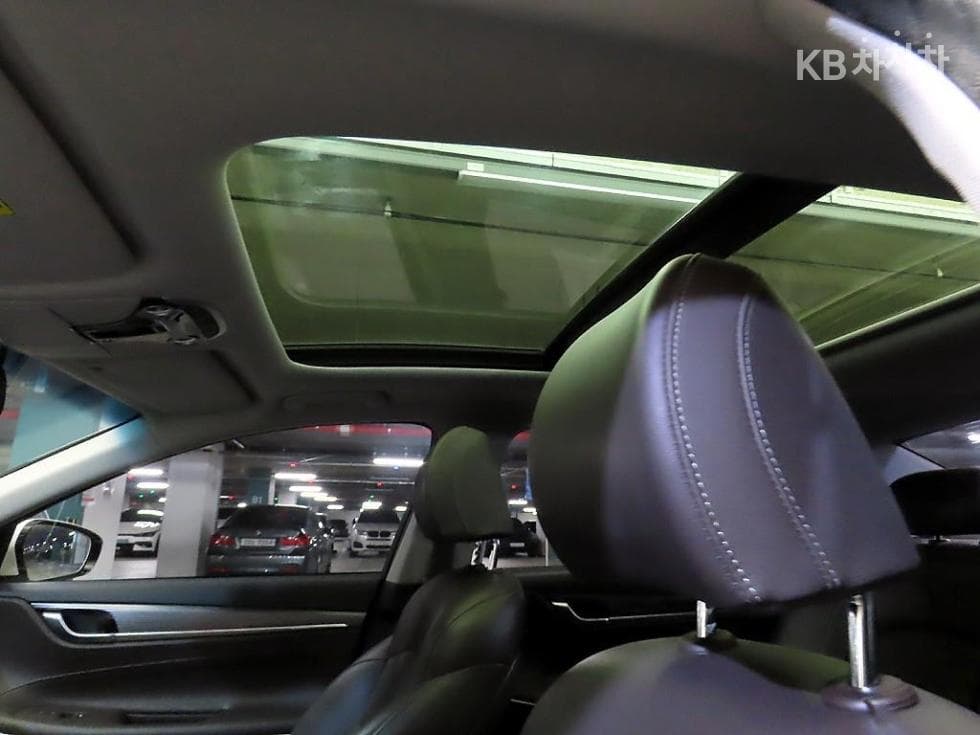 Hyundai Grandeur (Azera)IG2.4 Premium Special (special feature/edition) - 16