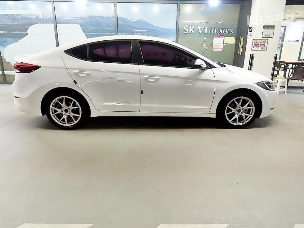 Hyundai Avante (Elantra)AD1.6 GDi Style - 3