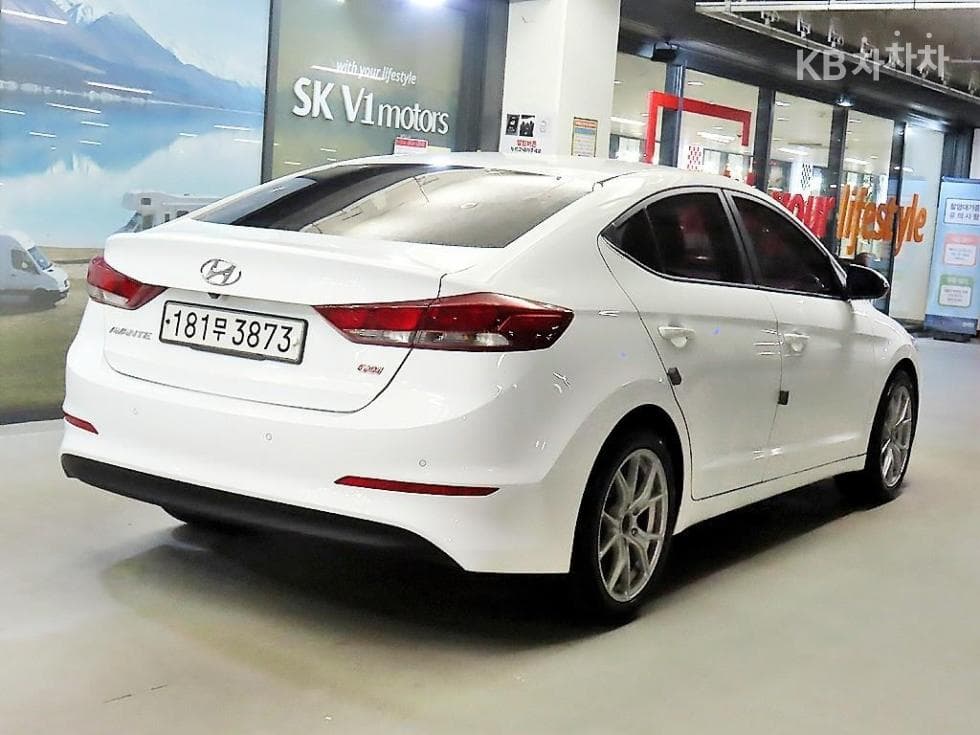 Hyundai Avante (Elantra)AD1.6 GDi Style - 4