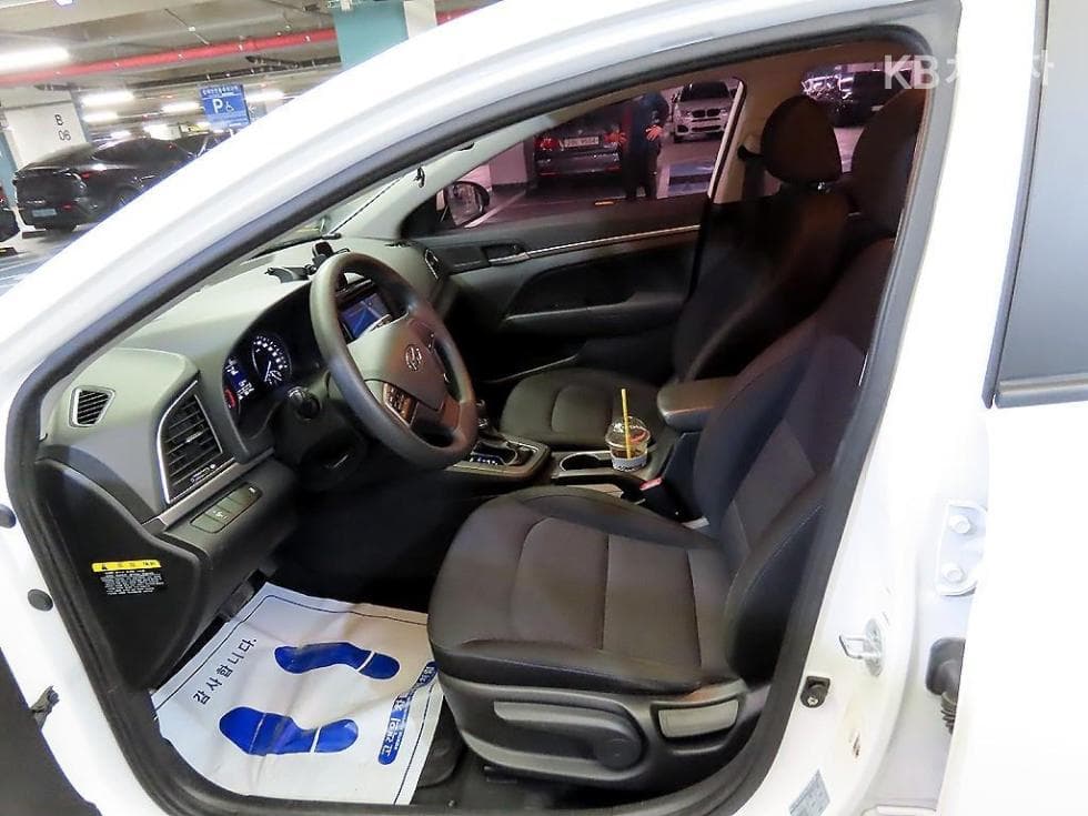 Hyundai Avante (Elantra)AD1.6 GDi Style - 6