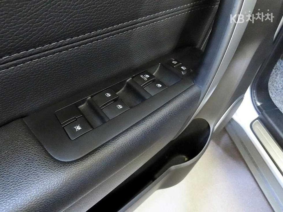 Джи Ем Корея Chevrolet Captiva2WD LT 7-местен (Лимузин) - 13