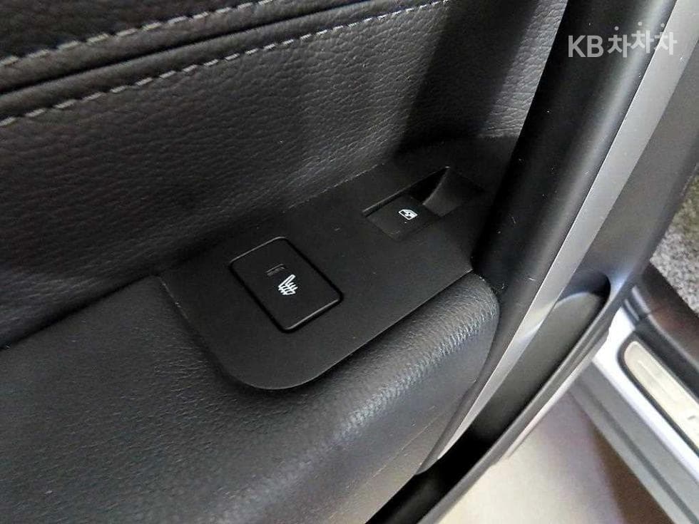 Джи Ем Корея Chevrolet Captiva2WD LT 7-местен (Лимузин) - 17