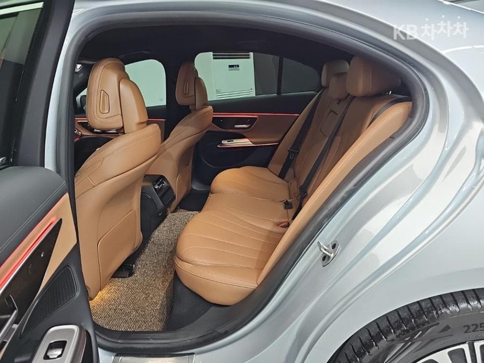 Mercedes-Benz E-클래스 (W214)E200 Avantgrade - 12