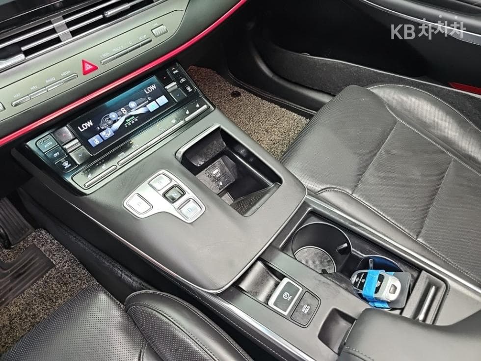 Hyundai The New (facelift) Grandeur (Azera)2.5 Calligraphy - 8