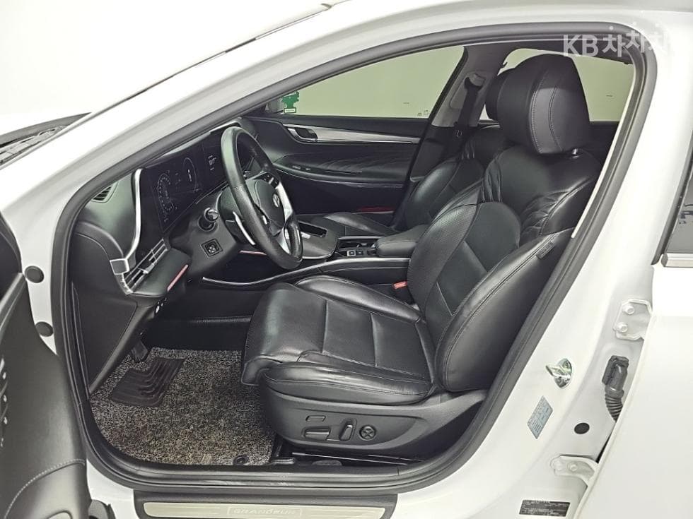 Hyundai The New (facelift) Grandeur (Azera)2.5 Calligraphy - 11