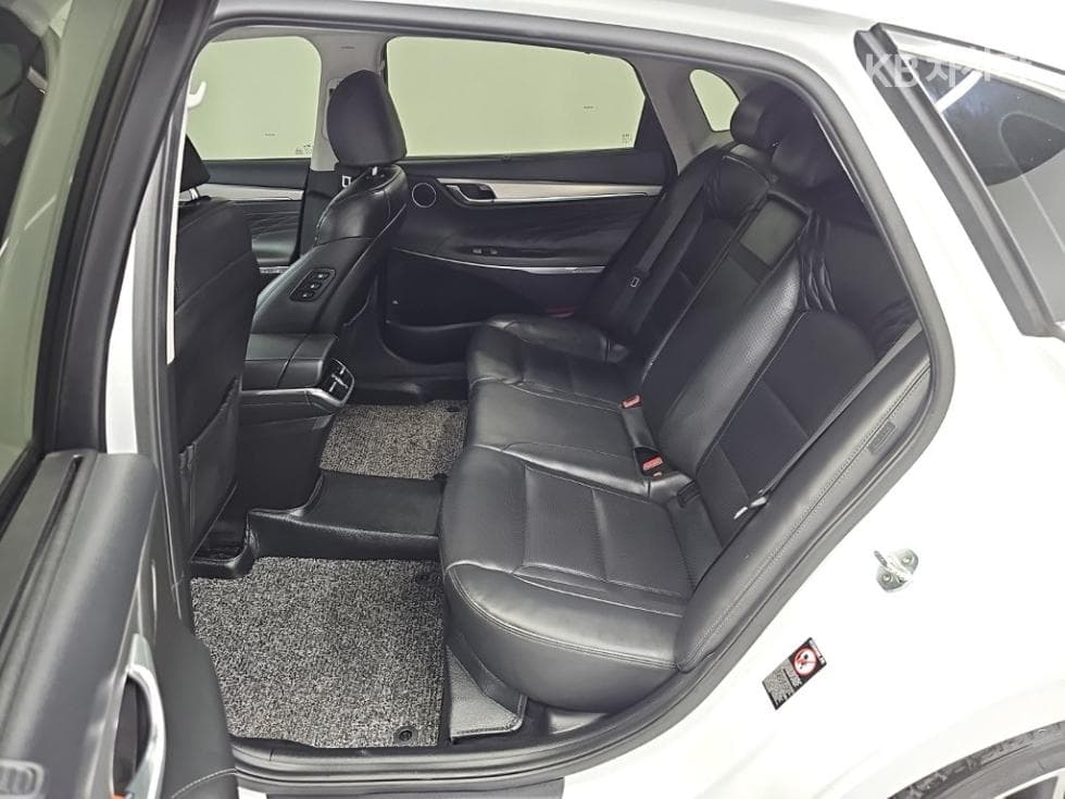 Hyundai The New (facelift) Grandeur (Azera)2.5 Calligraphy - 12