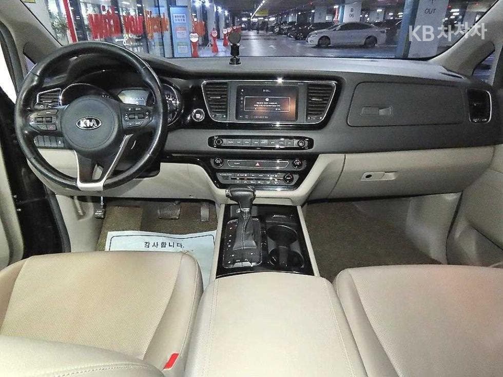 Киа All New Канивал9-местен 2.2 Дизел Престиж - 10