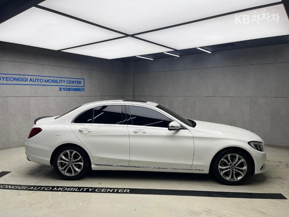Mercedes-Benz The New (фейслифт) C-КласC200 Avantgarde W205 - 2