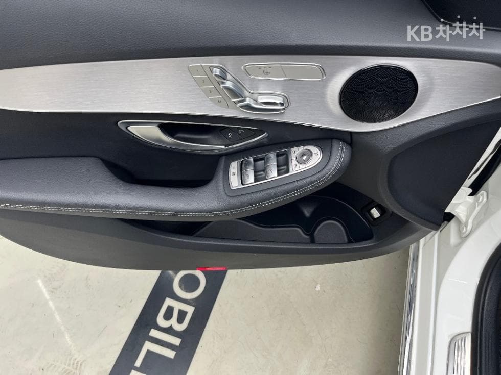 Mercedes-Benz The New (фейслифт) C-КласC200 Avantgarde W205 - 11