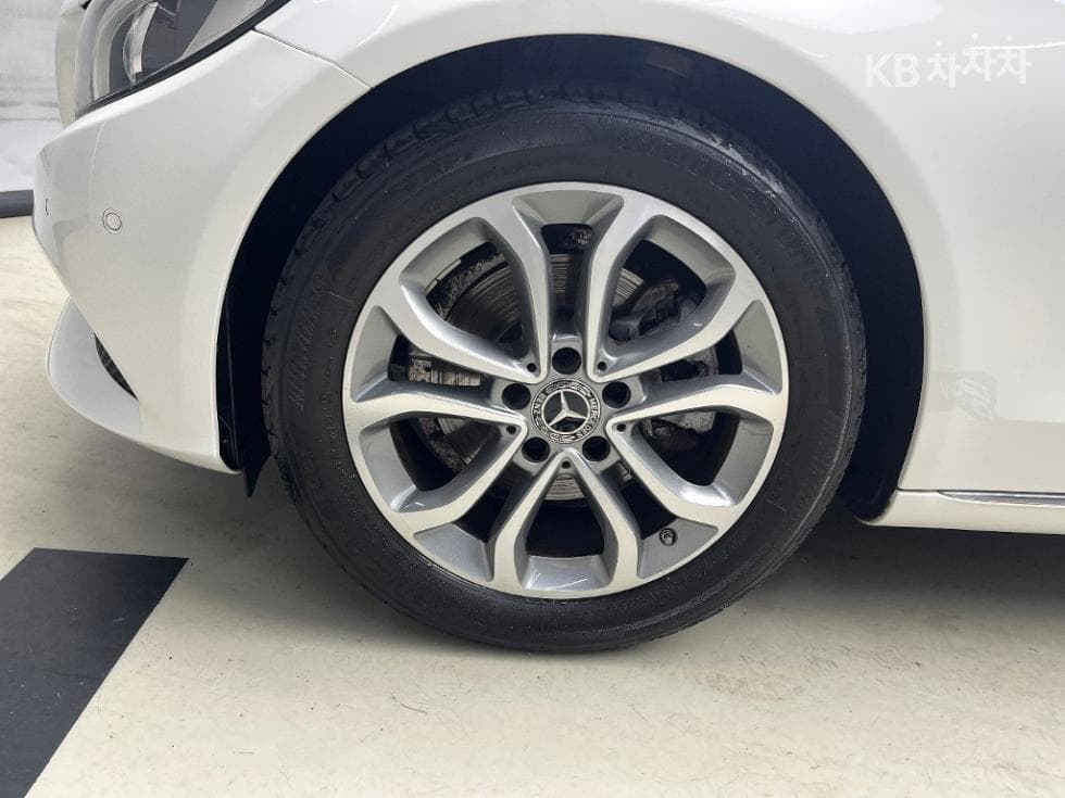Mercedes-Benz The New (фейслифт) C-КласC200 Avantgarde W205 - 17