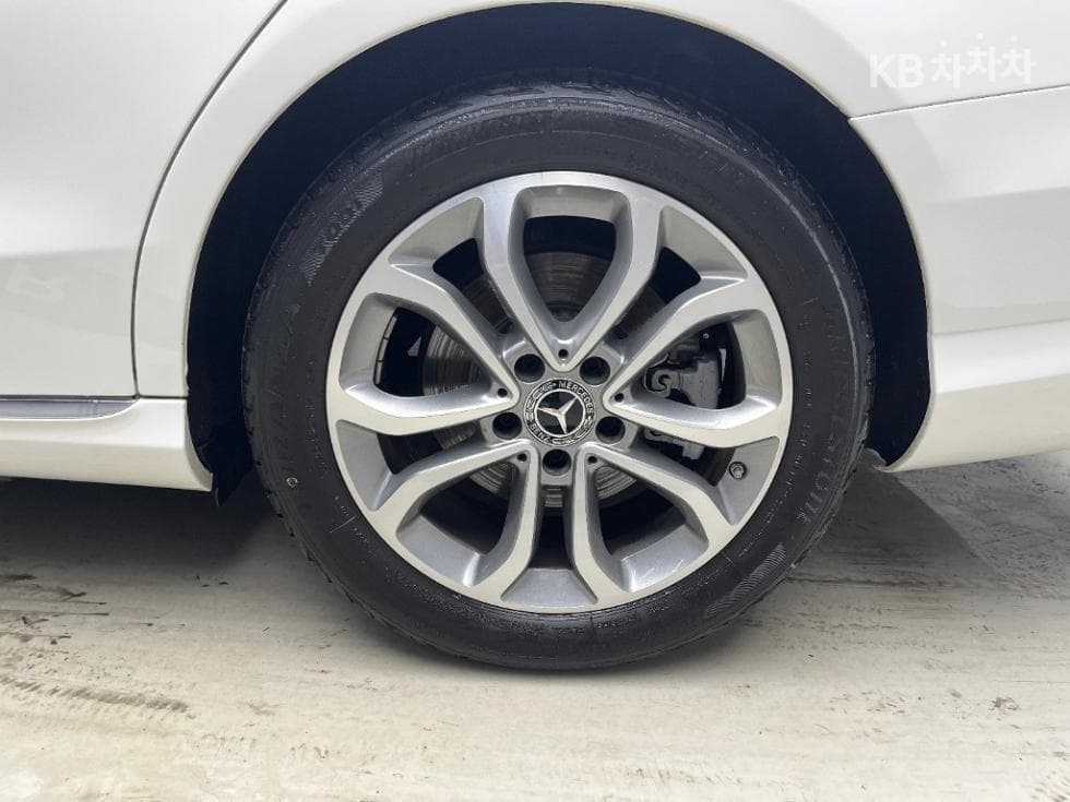 Mercedes-Benz The New (фейслифт) C-КласC200 Avantgarde W205 - 18
