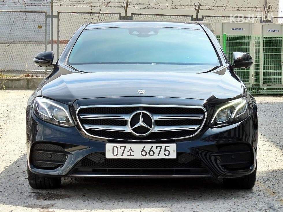 Mercedes-Benz E-Клас (W213) E300 AMG Line - Image 1