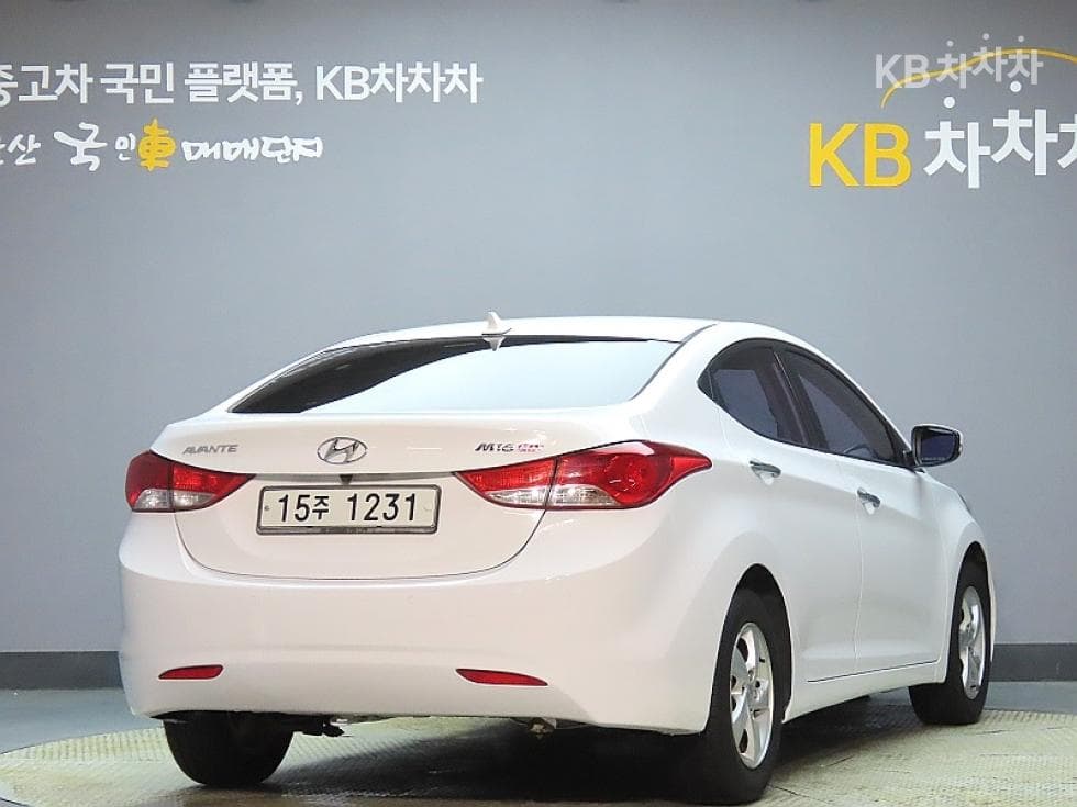 Хюндай Avante (Elantra)MDM16 GDi LUXURY - 2