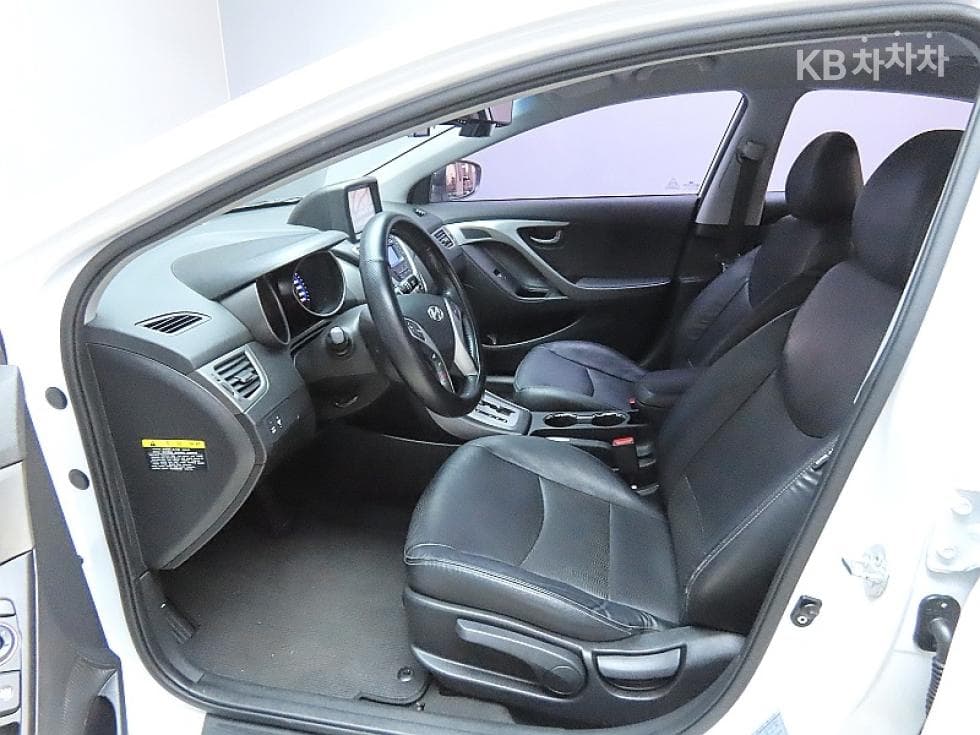 Хюндай Avante (Elantra)MDM16 GDi LUXURY - 10