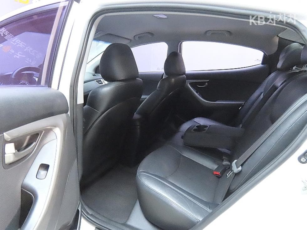 Хюндай Avante (Elantra)MDM16 GDi LUXURY - 11