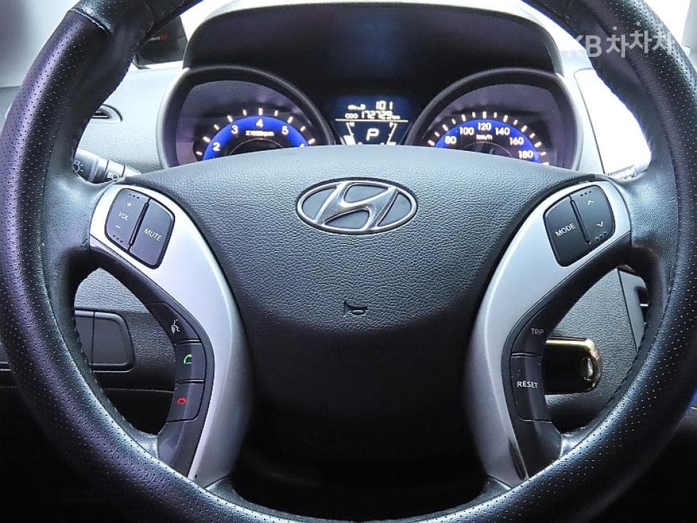 Хюндай Avante (Elantra)MDM16 GDi LUXURY - 18
