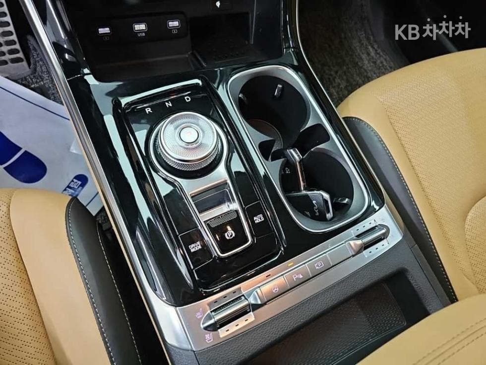Kia Carnival 4th generationG3.5 GDI 9-seater Signature - 8