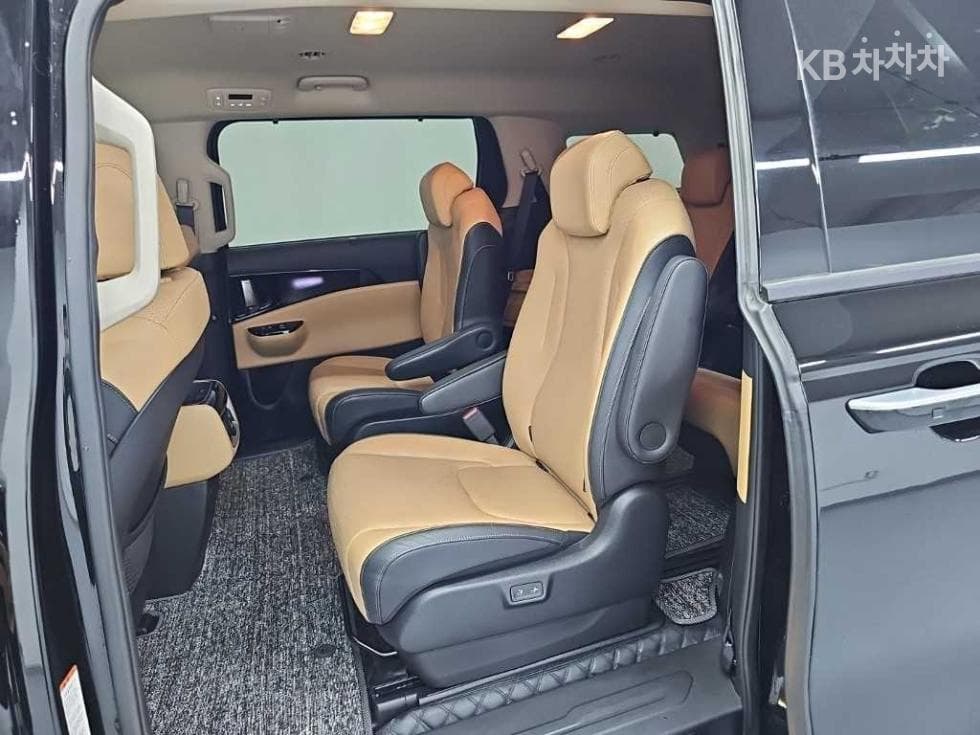 Kia Carnival 4th generationG3.5 GDI 9-seater Signature - 12