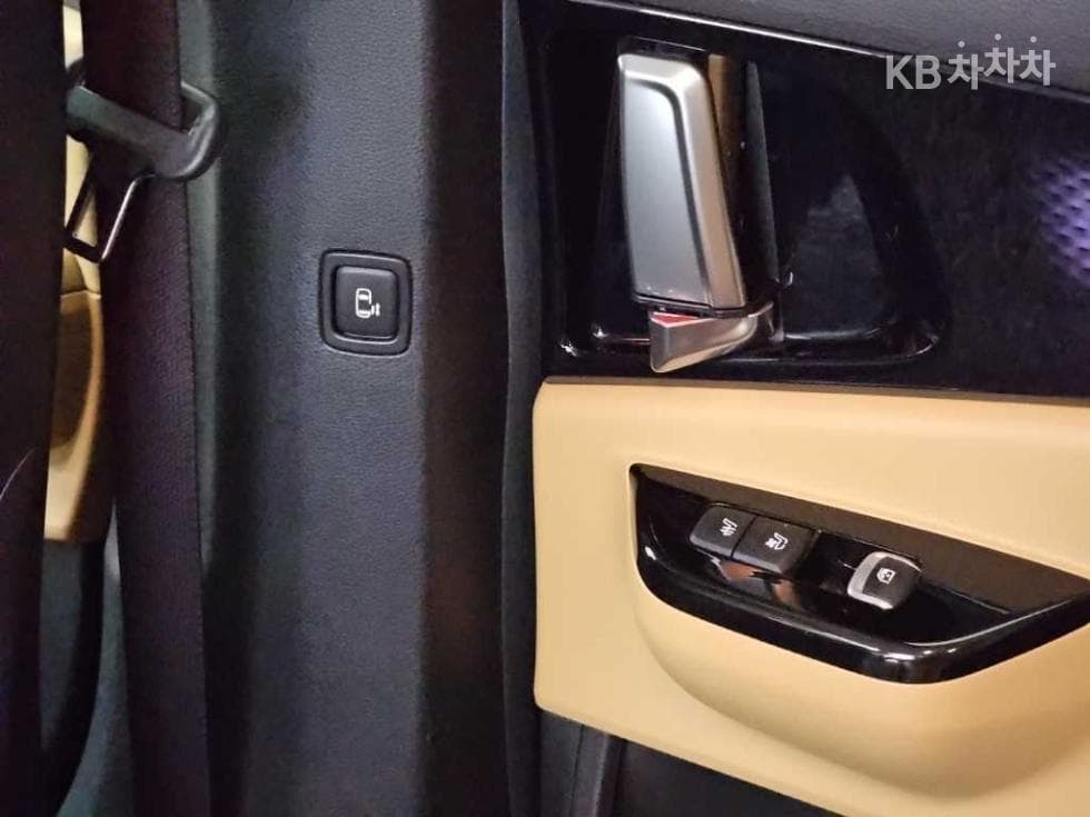 Kia Carnival 4th generationG3.5 GDI 9-seater Signature - 14