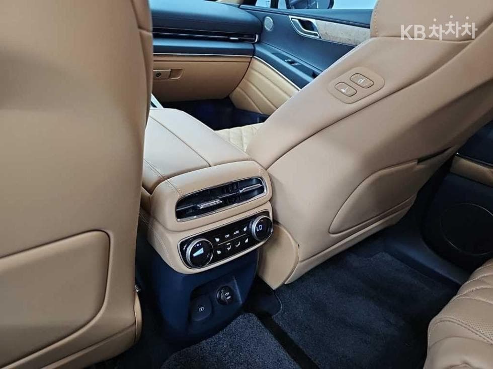 Genesis GV802.5 Turbo Gasoline AWD - 14