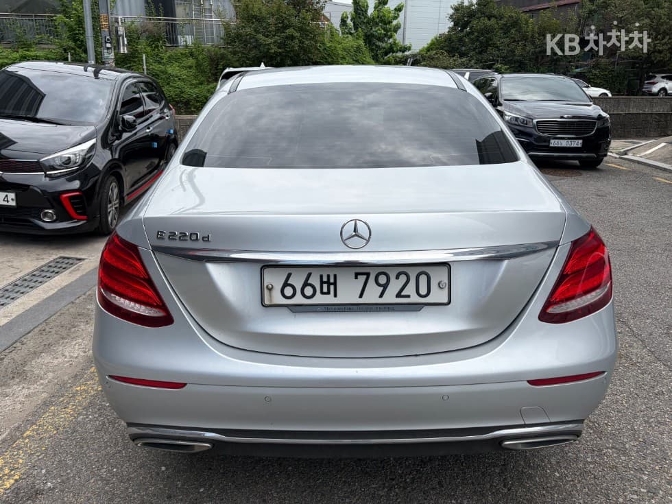 Mercedes-Benz E-Class (W213)E220d Avantgarde - 2