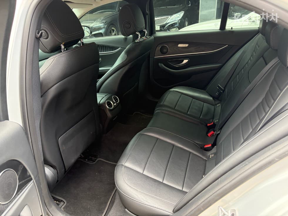 Mercedes-Benz E-Class (W213)E220d Avantgarde - 5