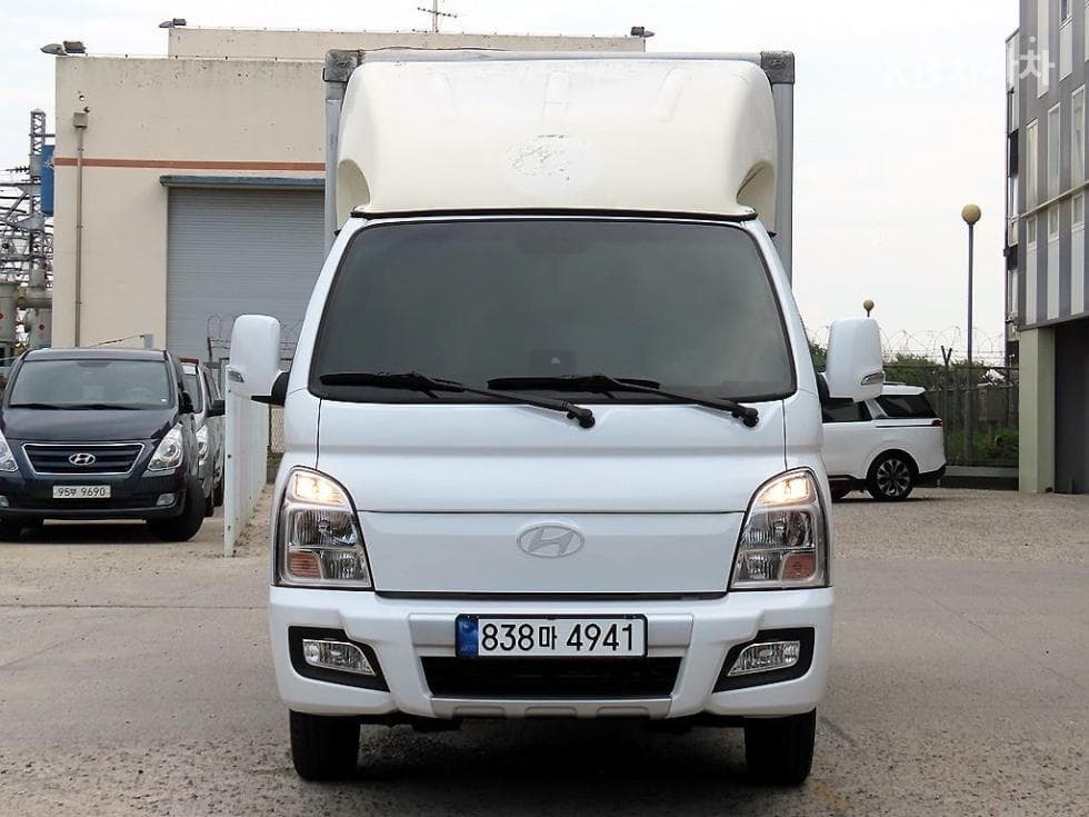 Hyundai Porter 2 LPG 하이Box Truck Extra Long Super Cab ModernPlus - Image 1