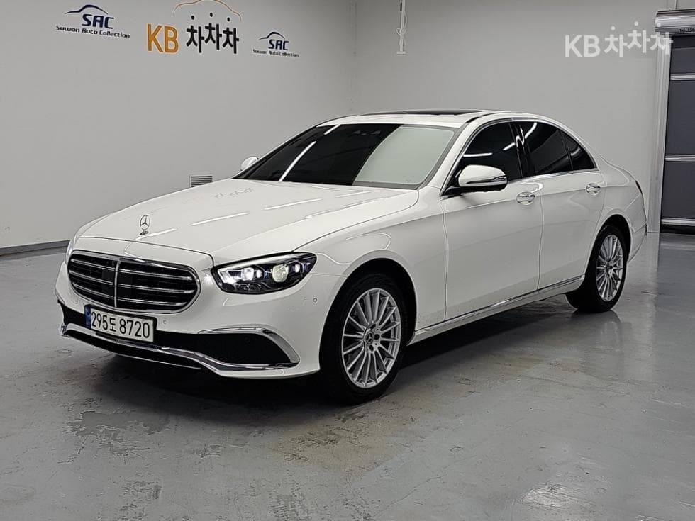 Mercedes-Benz E-Class (W213) E220d 4MATIC Exclusive - Image 1
